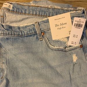 Abercrombie & Fitch High Rise Mom Jean size 37/24R